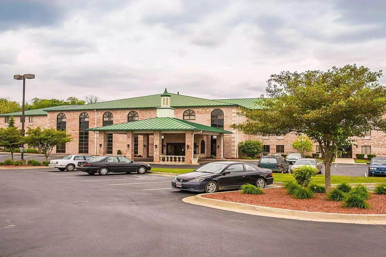 Quality Inn & Suites Cincinnati I-275 Springdale Exterior foto